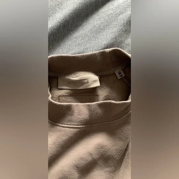 Size medium essentials crew - Picture 2 of 3